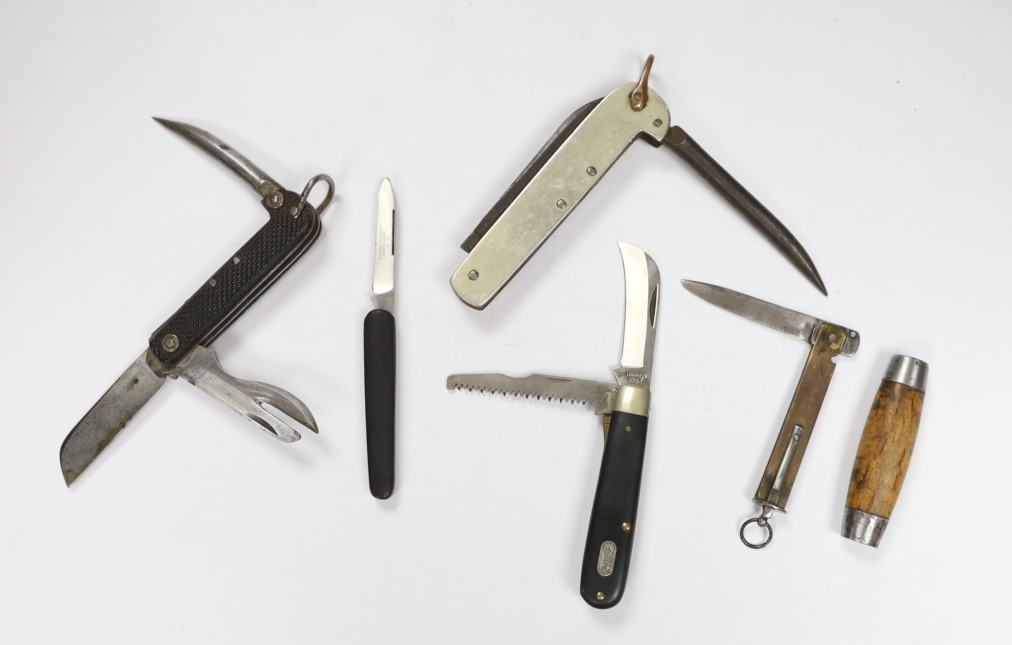 Five penknives including; a Canadian Army Militia & Defence ‘Utility Knife’ dated 1915, a British Military Clasp Knife by G. Ibberson & Co., 1942, a Swedish barrel knife with wooden grip and steel end caps, the brass sec